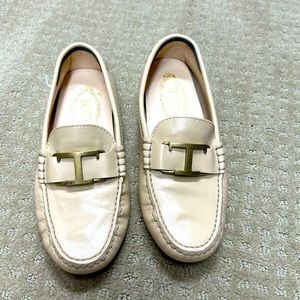 Tod's leather driver shoes, beige leather